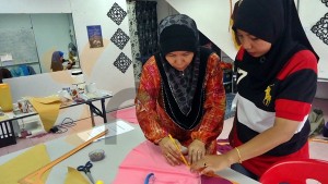 kelas jahitan tudung masjid tanah melaka class pic (4)