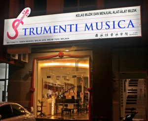 musical school melaka strumenti